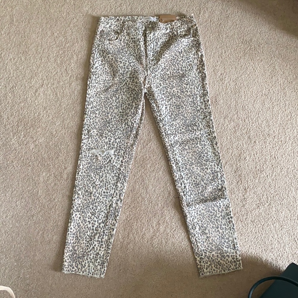 Vestique Scroll for More Pants